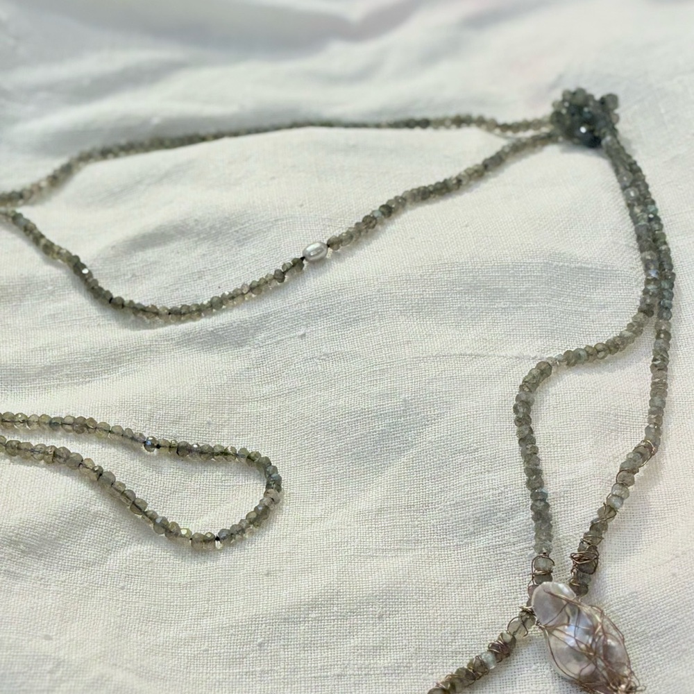 Elegant Laboradite and Freshwater Pearl Beaded Necklace